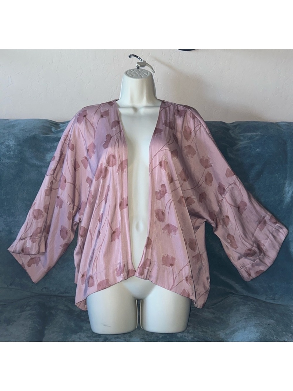 A New Day OSFM Pink Floral Satin Kimono style cardigan